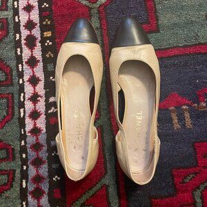 Vintage Chanel cap-toe ballerina flats